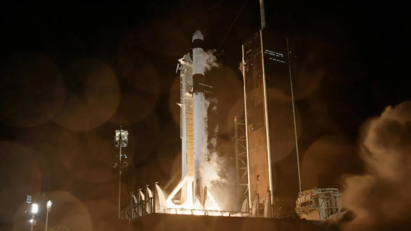 Космическият кораб Dragon на SpaceX достави лазерно устройство за космическа комуникация и много друго оборудване на МКС 