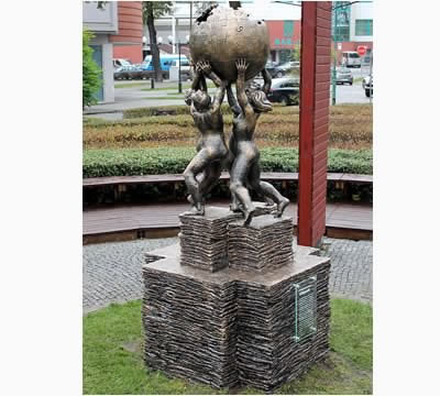 В Полша откриха първия паметник, посветен на Уикипедия 