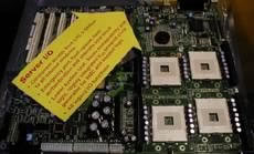 4 процесора Pentium 4 (Foster)